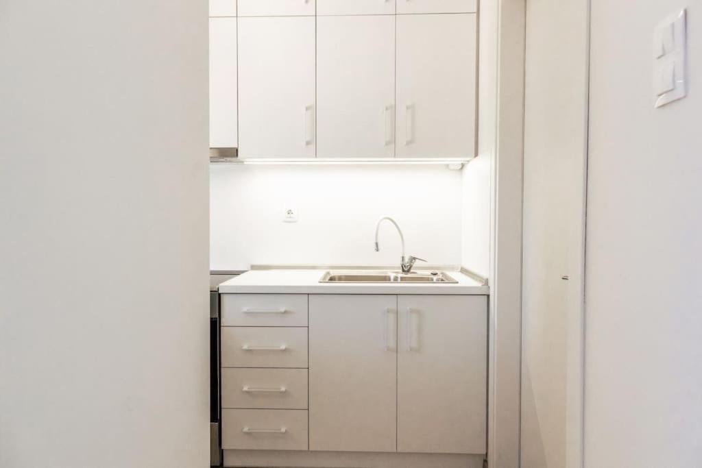 קומוטיני Cozy Studio In The Heart Of City מראה חיצוני תמונה