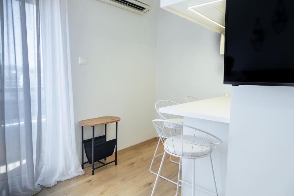 קומוטיני Cozy Studio In The Heart Of City מראה חיצוני תמונה