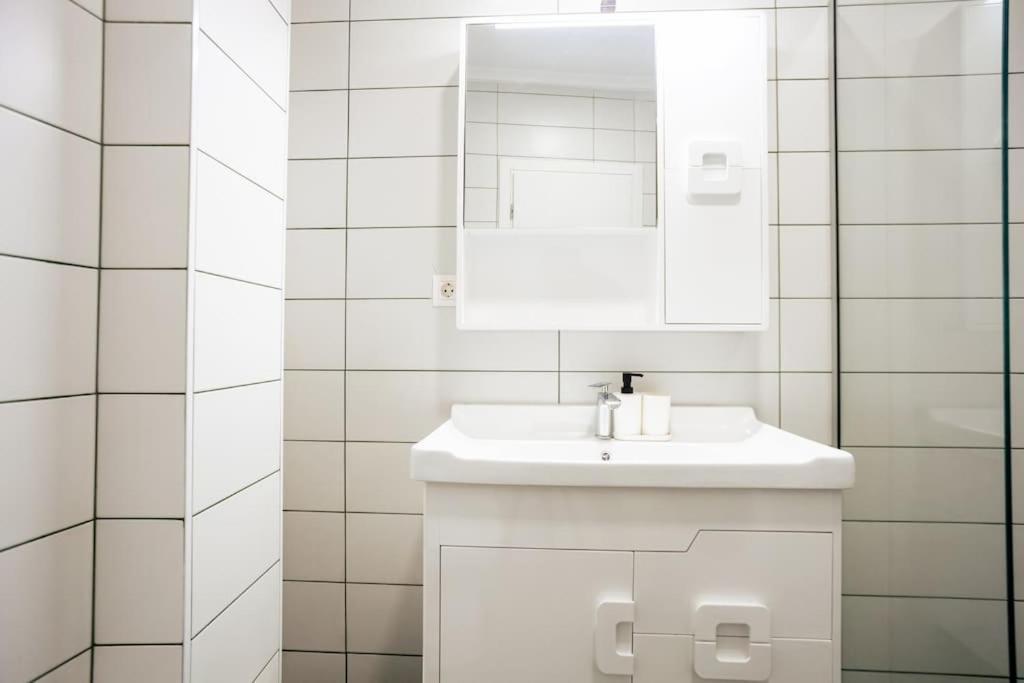 קומוטיני Cozy Studio In The Heart Of City מראה חיצוני תמונה